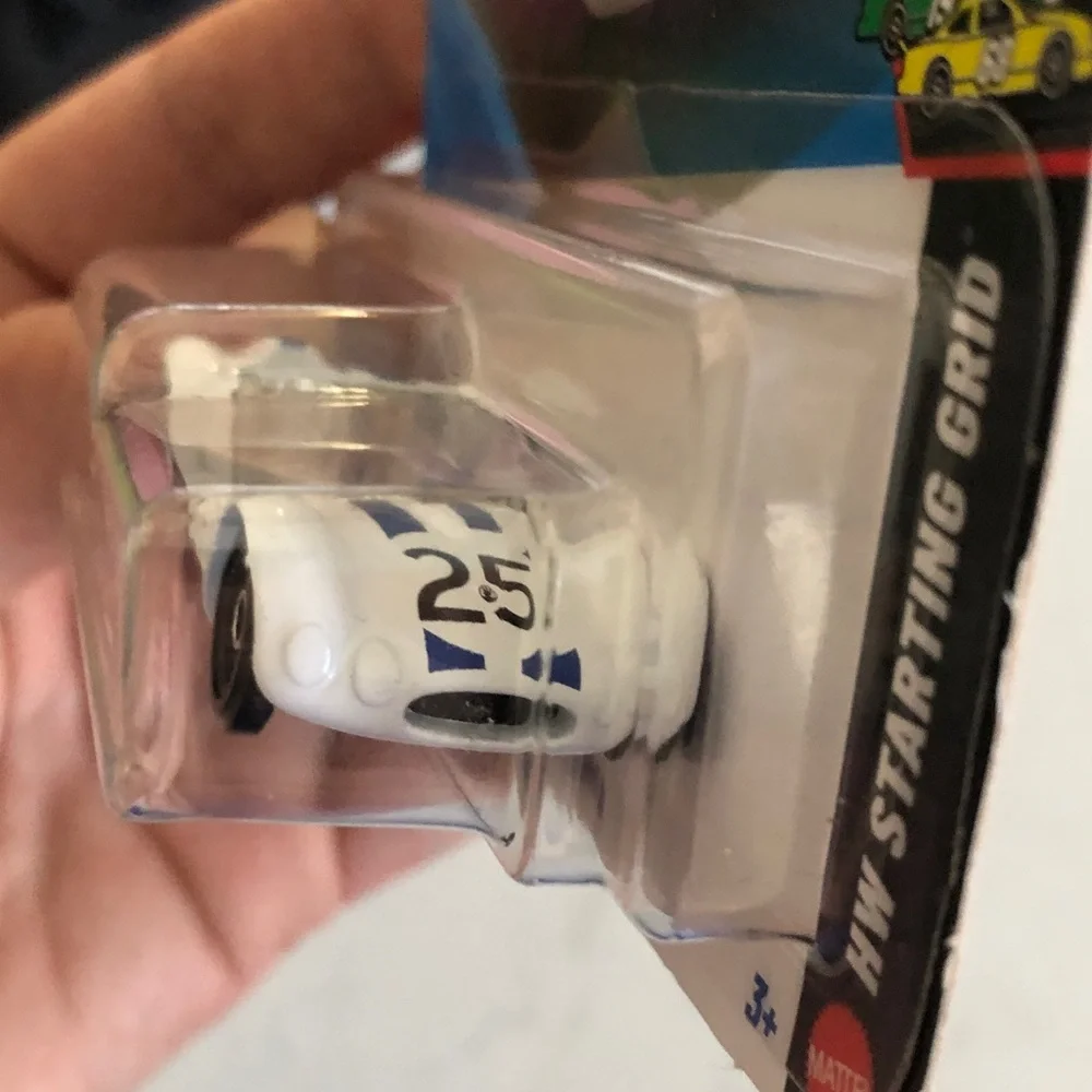 Mattel Hot Wheels Maserati Tipo 61 - White and Black